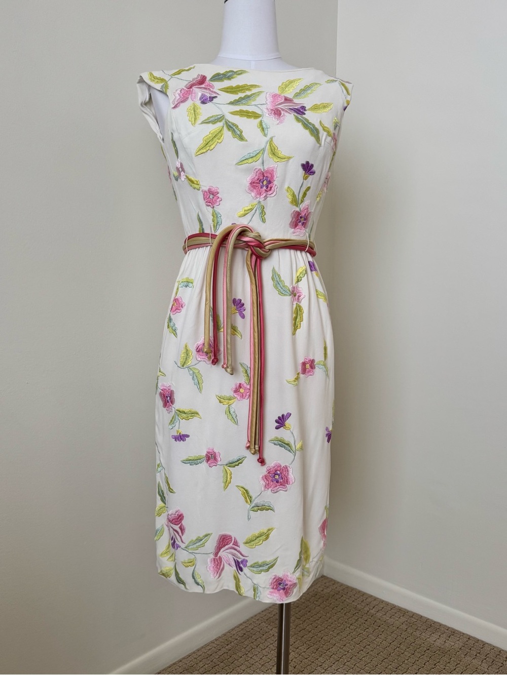 Vintage Collectible Samuel Winston by Roxanne Floral Embroidered Dress tube belt